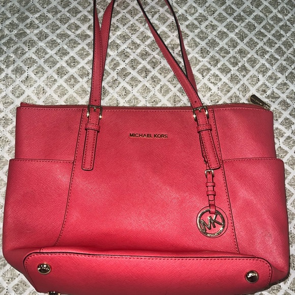 Michael Kors Pink Shoulder Bag with Saffiano Leather and Signature Charm - Picture 1 of 4